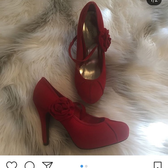 RED HEELS - Picture 2 of 2